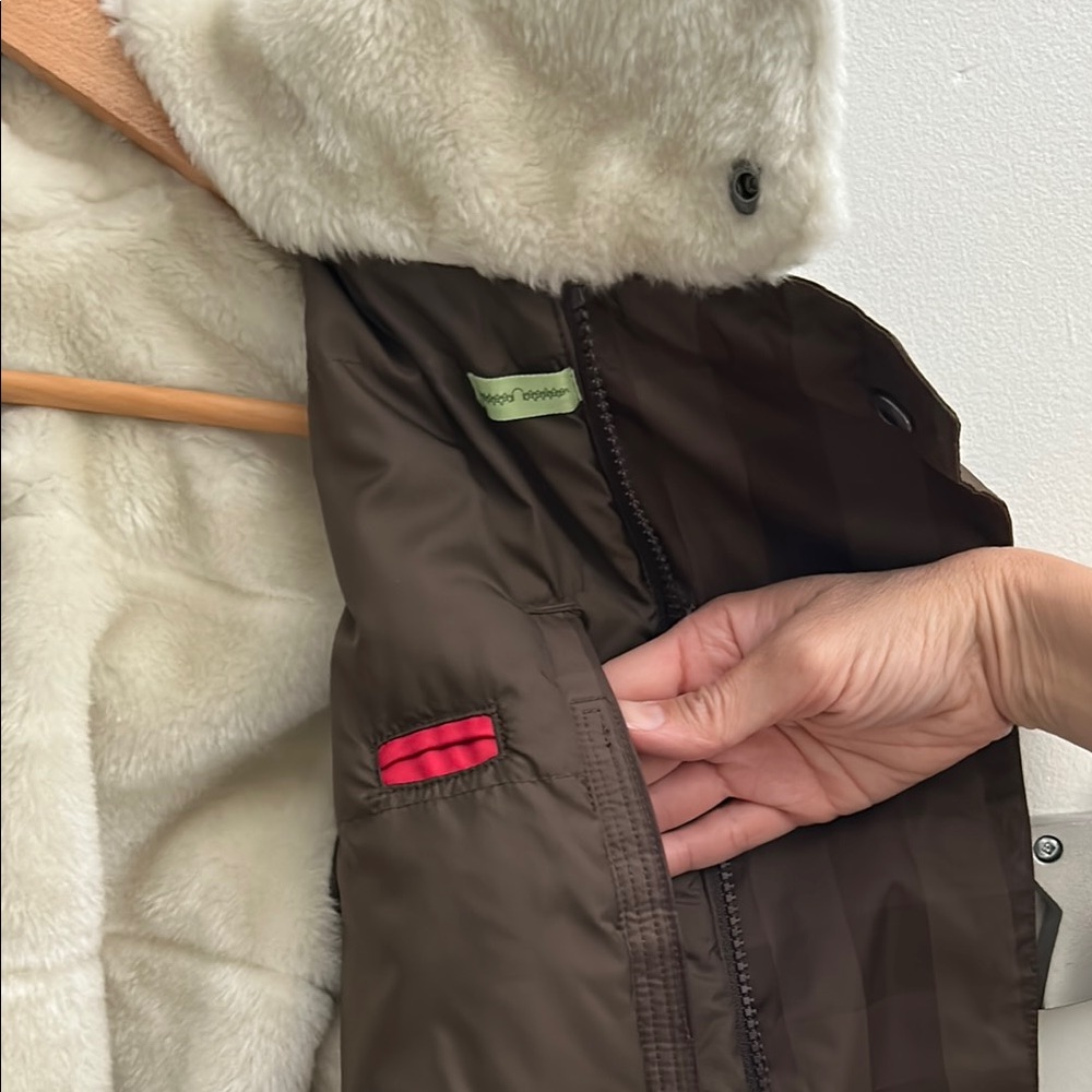 Burton Women’s Brown Ski Snowboard Jacket with Hood and Faux Fur Lining - Picture 7 of 16